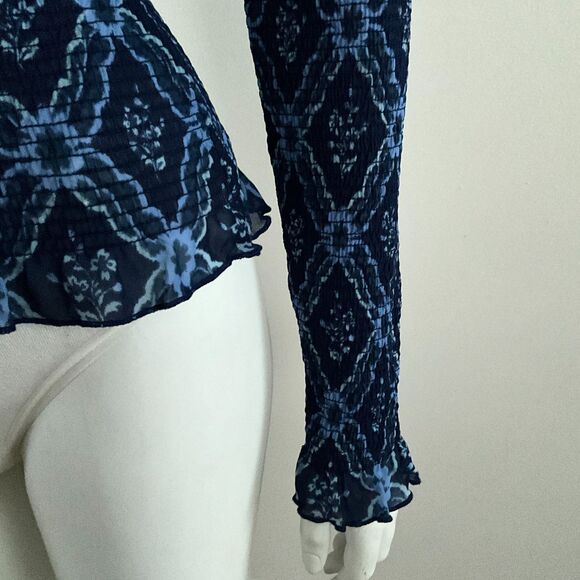 Free People Blouse Blue caught A Feeling Cardi Smocked Long Sleeve XS - Picture 7 of 9